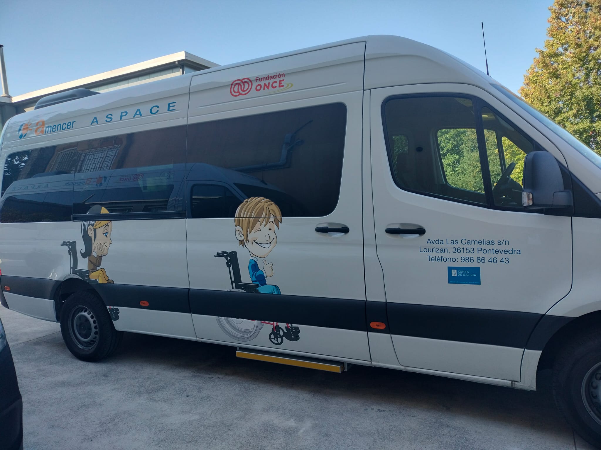 Amencer-ASPACE incorpora un nuevo vehículo adaptado para reforzar su servicio de transporte